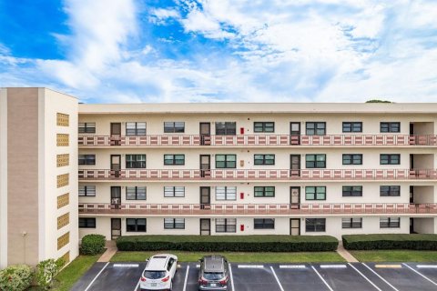 Condo in Saint Petersburg, Florida, 2 bedrooms  № 1846422 - photo 6