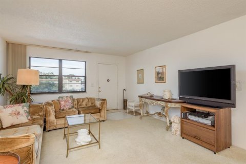 Condo in Saint Petersburg, Florida, 2 bedrooms  № 1846422 - photo 11