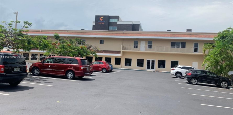 Tienda en Dania Beach, Florida № 979030