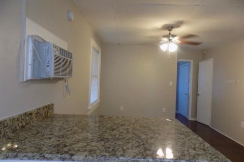 Immobilier commercial à vendre à Saint Petersburg, Floride: 4 chambres, 161.28 m2 № 2222891 - photo 3