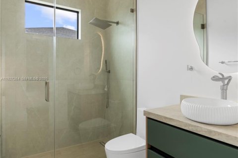 House in Cape Coral, Florida 4 bedrooms, 222.97 sq.m. № 1986225 - photo 21