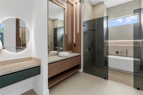 House in Cape Coral, Florida 4 bedrooms, 222.97 sq.m. № 1986225 - photo 15