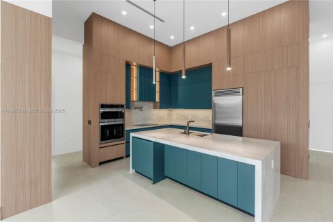 House in Cape Coral, Florida 4 bedrooms, 222.97 sq.m. № 1986225 - photo 13