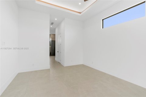 House in Cape Coral, Florida 4 bedrooms, 222.97 sq.m. № 1986225 - photo 24