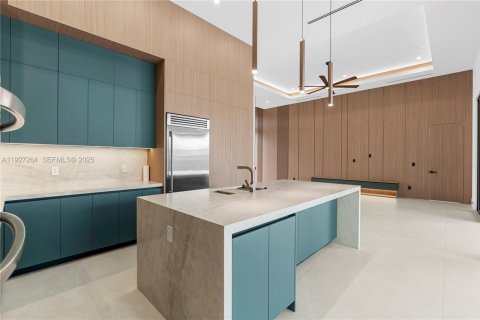 House in Cape Coral, Florida 4 bedrooms, 222.97 sq.m. № 1986225 - photo 14