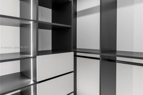 House in Cape Coral, Florida 4 bedrooms, 222.97 sq.m. № 1986225 - photo 27