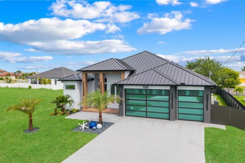 House in Cape Coral, Florida 4 bedrooms, 222.97 sq.m. № 1986225 - photo 4