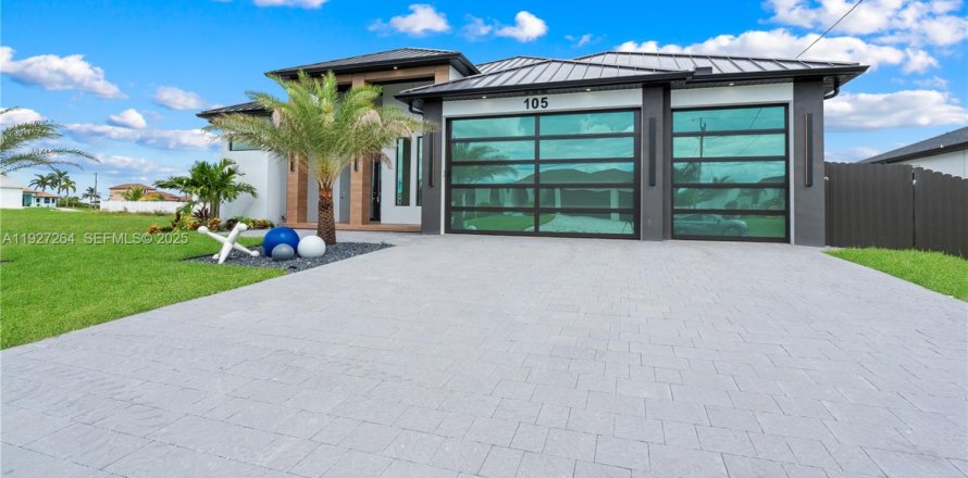 House in Cape Coral, Florida 4 bedrooms, 222.97 sq.m. № 1986225