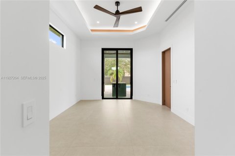 House in Cape Coral, Florida 4 bedrooms, 222.97 sq.m. № 1986225 - photo 25