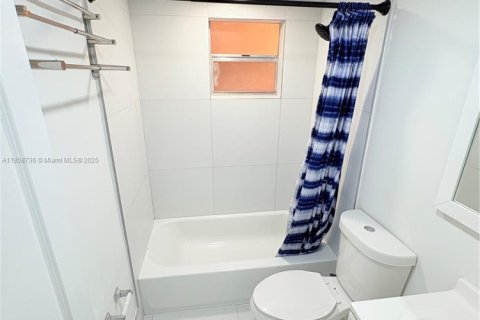 Condo in Miami, Florida, 1 bedroom  № 1888194 - photo 5