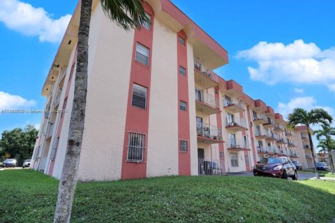 Condo in Miami, Florida, 1 bedroom  № 1888194 - photo 7