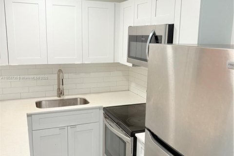Condominio en alquiler en Miami, Florida, 1 dormitorio, 57.97 m2 № 1888194 - foto 3
