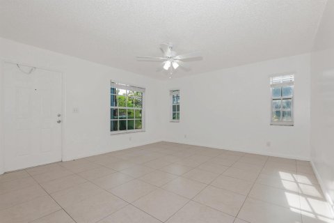 Appartement à louer à Coral Springs, Floride: 2 chambres, 790.32 m2 № 2253942 - photo 15