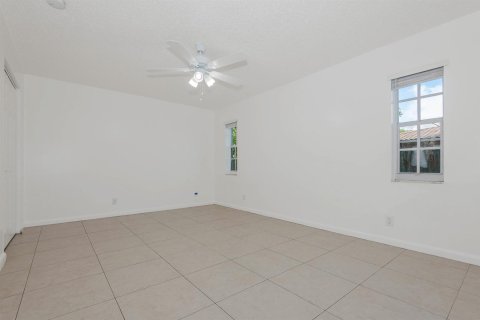 Appartement à louer à Coral Springs, Floride: 2 chambres, 790.32 m2 № 2253942 - photo 17