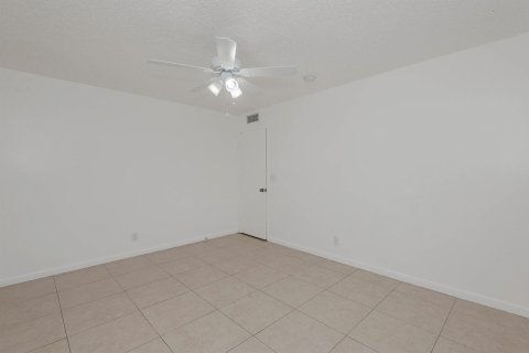 Appartement à louer à Coral Springs, Floride: 2 chambres, 790.32 m2 № 2253942 - photo 22