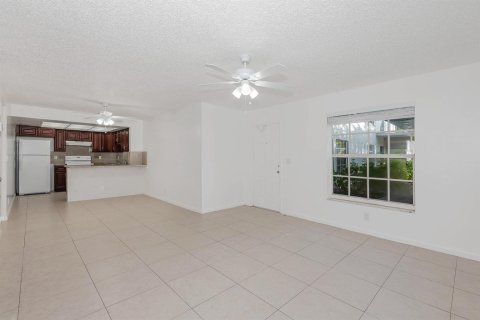 Appartement à louer à Coral Springs, Floride: 2 chambres, 790.32 m2 № 2253942 - photo 8