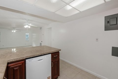 Appartement à louer à Coral Springs, Floride: 2 chambres, 790.32 m2 № 2253942 - photo 12