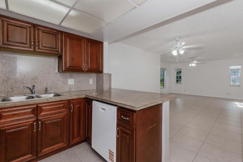 Appartement à louer à Coral Springs, Floride: 2 chambres, 790.32 m2 № 2253942 - photo 11