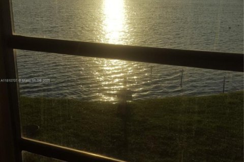 Купить кондоминиум в Майами, Флорида 37.81м2, № 1934209 - фото 1