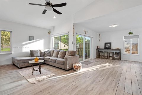 House in Cooper City, Florida 3 bedrooms, 139.54 sq.m. № 1806403 - photo 6