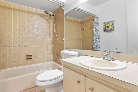 House in Cooper City, Florida 3 bedrooms, 139.54 sq.m. № 1806403 - photo 16