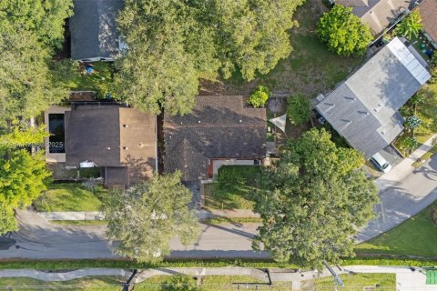 House in Cooper City, Florida 3 bedrooms, 139.54 sq.m. № 1806403 - photo 21