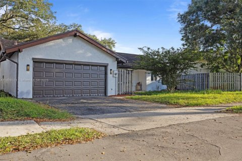House in Cooper City, Florida 3 bedrooms, 139.54 sq.m. № 1806403 - photo 3