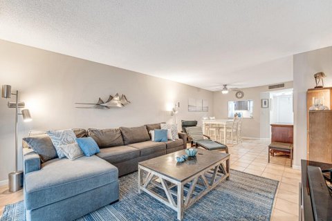 Condo in Boynton Beach, Florida, 2 bedrooms  № 2181306 - photo 3