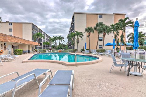 Condo in Boynton Beach, Florida, 2 bedrooms  № 2181306 - photo 25