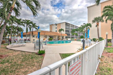 Condo in Boynton Beach, Florida, 2 bedrooms  № 2181306 - photo 22