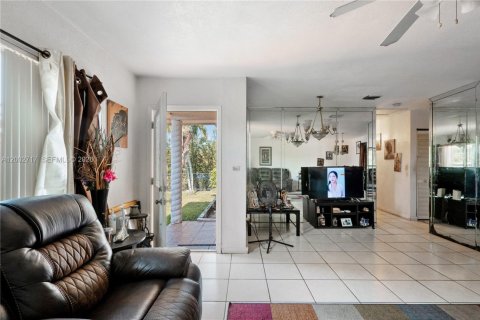 Villa ou maison à vendre à Miami, Floride: 3 chambres, 109.44 m2 № 2175690 - photo 12