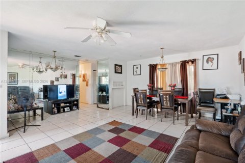 Villa ou maison à vendre à Miami, Floride: 3 chambres, 109.44 m2 № 2175690 - photo 5