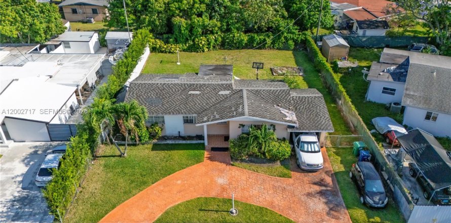 Villa ou maison à Miami, Floride 3 chambres, 109.44 m2 № 2175690