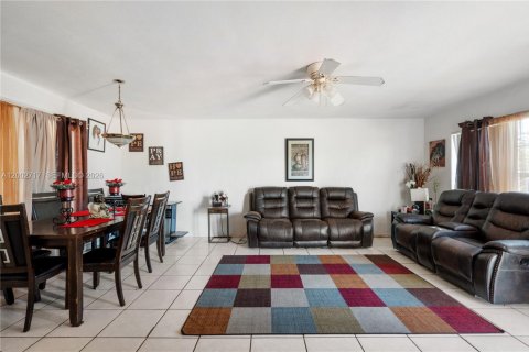Villa ou maison à vendre à Miami, Floride: 3 chambres, 109.44 m2 № 2175690 - photo 3