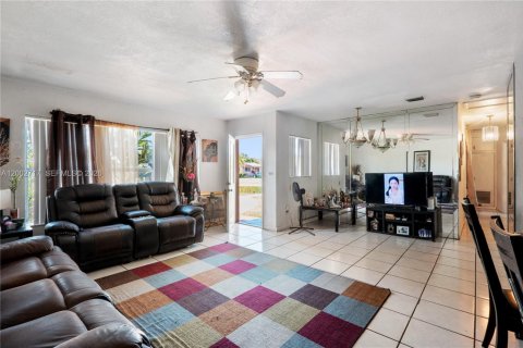 Villa ou maison à vendre à Miami, Floride: 3 chambres, 109.44 m2 № 2175690 - photo 11