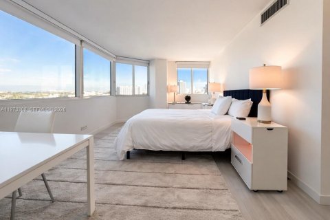 Condominio en alquiler en Miami Beach, Florida, 2 dormitorios, 111.48 m2 № 2038286 - foto 9