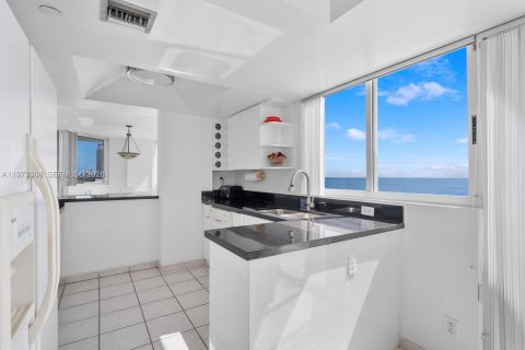 Condo in Miami Beach, Florida, 2 bedrooms № 2038286 - photo 29