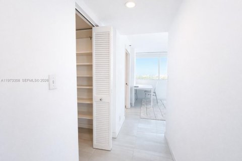 Condominio en alquiler en Miami Beach, Florida, 2 dormitorios, 111.48 m2 № 2038286 - foto 8