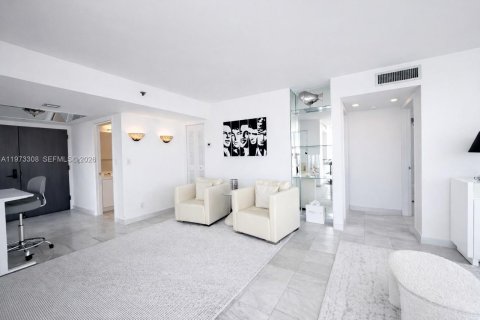 Condo in Miami Beach, Florida, 2 bedrooms № 2038286 - photo 19