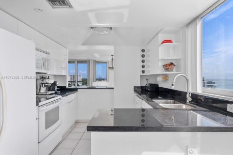 Condo in Miami Beach, Florida, 2 bedrooms № 2038286 - photo 30