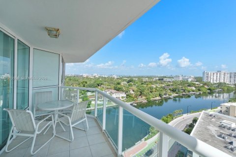 Condo in Miami Beach, Florida, 2 bedrooms № 2038286 - photo 26
