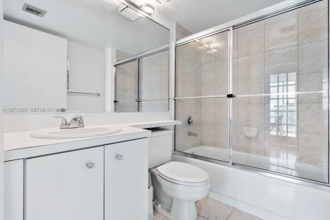 Condominio en alquiler en Miami Beach, Florida, 2 dormitorios, 111.48 m2 № 2038286 - foto 4