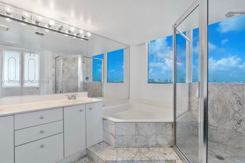 Condominio en alquiler en Miami Beach, Florida, 2 dormitorios, 111.48 m2 № 2038286 - foto 13