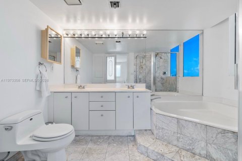 Condominio en alquiler en Miami Beach, Florida, 2 dormitorios, 111.48 m2 № 2038286 - foto 12