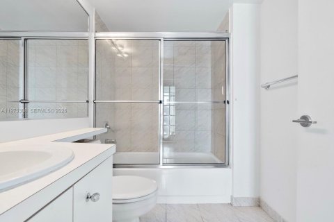 Condominio en alquiler en Miami Beach, Florida, 2 dormitorios, 111.48 m2 № 2038286 - foto 5