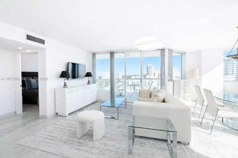 Condo in Miami Beach, Florida, 2 bedrooms № 2038286 - photo 17