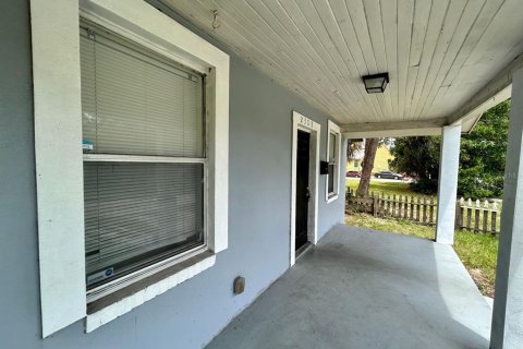 House in Tampa, Florida 3 bedrooms, 86.96 sq.m. № 2148328 - photo 2