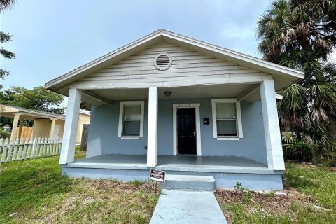 House in Tampa, Florida 3 bedrooms, 86.96 sq.m. № 2148328