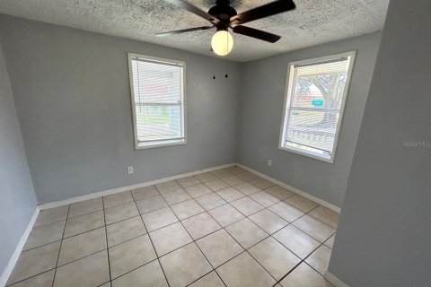 House in Tampa, Florida 3 bedrooms, 86.96 sq.m. № 2148328 - photo 7