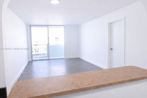 Copropriété à louer à Miami Beach, Floride: 1 chambre, 62.43 m2 № 1997646 - photo 2